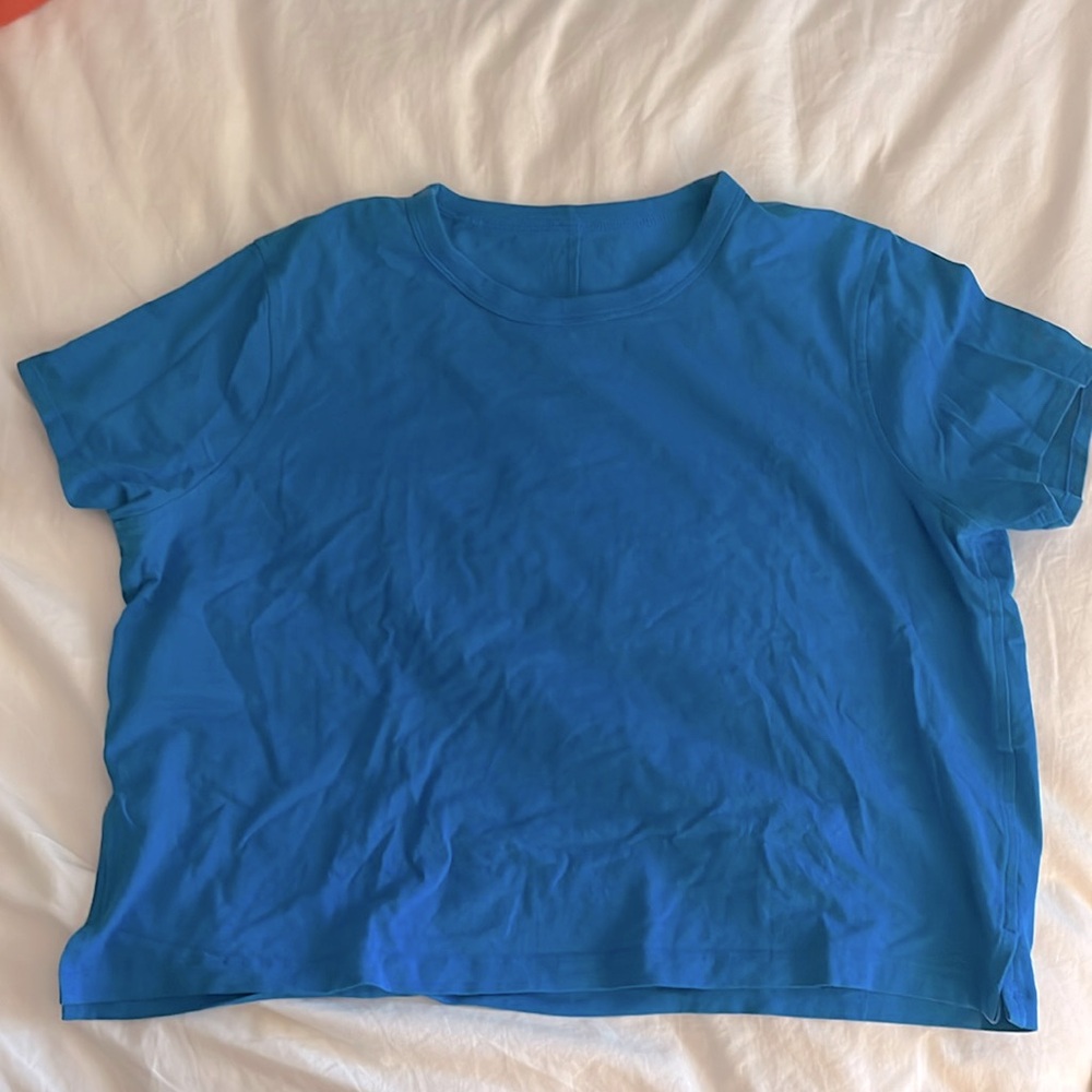 Lululemon cropped tee
